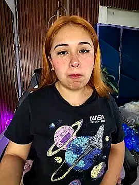 Snapshot of sara-lopez1 chatting on 13, 10, 2025 sara-lopez1 online show from 13, 10, 2025
