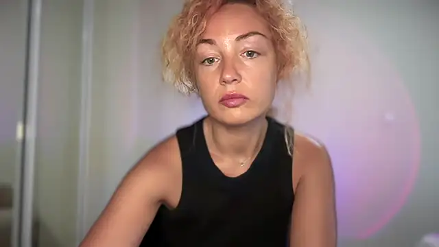 Snapshot of Reddgiirl chatting on 22, 6, 2026 Reddgiirl online show from 22, 6, 2026