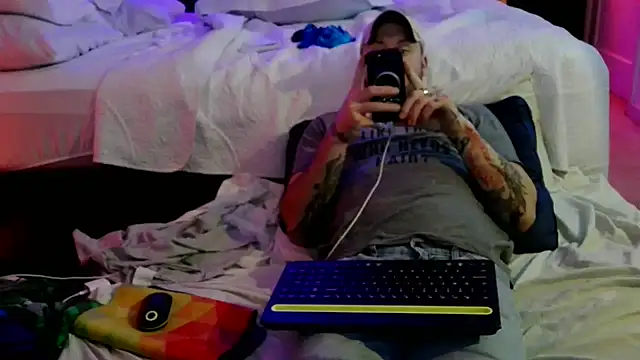 Luv2SuckBWC92 online show from 2, 10, 2025