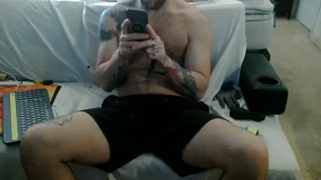 Luv2SuckBWC92 online show from 24, 10, 2025