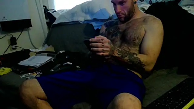 Luv2SuckBWC92 online show from 5, 12, 2025