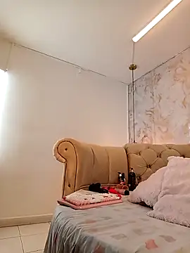 nathaliamiller online show from 18, 12, 2025