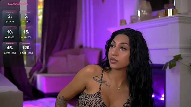 EmaHallee online show from 12, 10, 2025