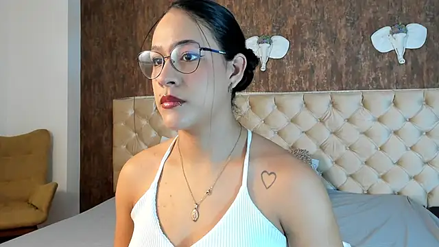 LaurenMitchell1 online show from 23, 10, 2025