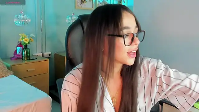 TifannyWolf  online show from 11, 11, 2025