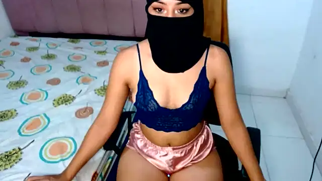 Snapshot of Layla_Noor chatting on 9, 6, 2026 Layla Noor online show from 9, 6, 2026