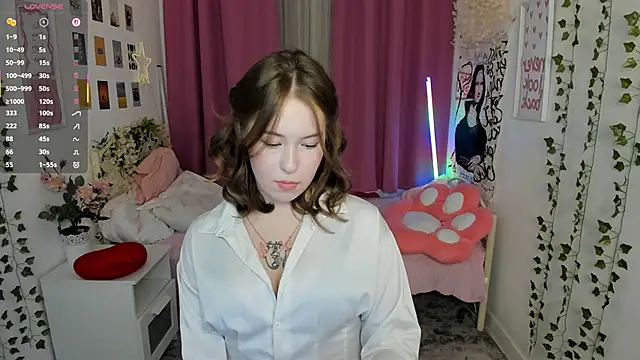 LanaRoselle online show from 6, 3, 2026