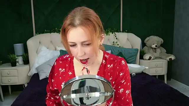 Evie Bennet online show from 6, 10, 2025