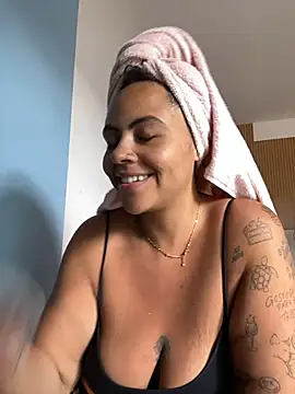 Chloe Leaozinho online show from 29, 10, 2025