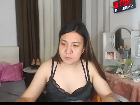 stellahugeX online show from 4, 4, 2026