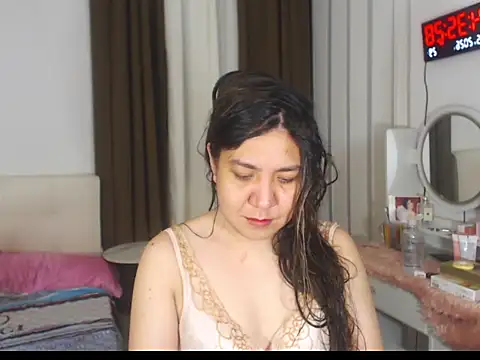 Snapshot of stellahugeX chatting on 7, 5, 2026 stellahugeX online show from 7, 5, 2026