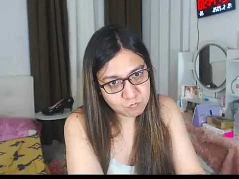 Snapshot of stellahugeX chatting on 18, 5, 2026 stellahugeX online show from 18, 5, 2026