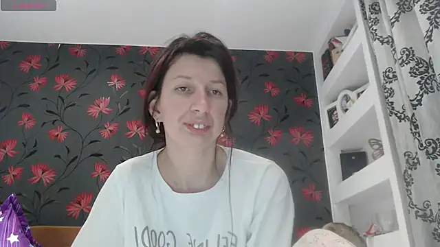 Snapshot of RosieHayes chatting on 4, 4, 2026 RosieHayes online show from 4, 4, 2026