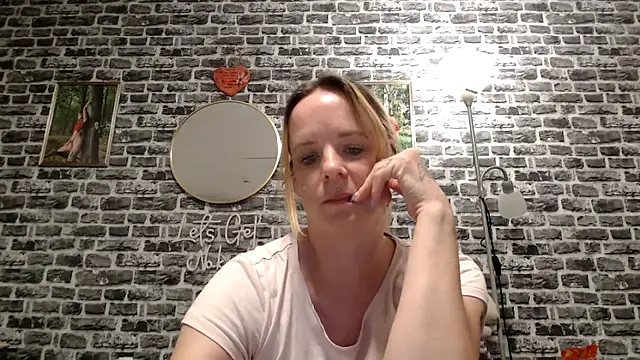 SexyMilf 37 online show from 29, 4, 2026
