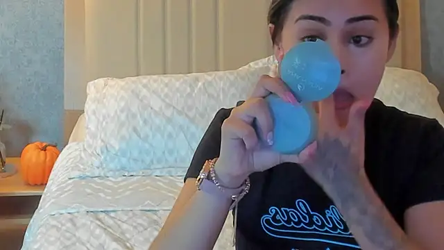 Emilly Beaumont online show from 14, 10, 2025