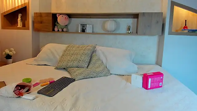 Emilly Beaumont online show from 22, 2, 2026