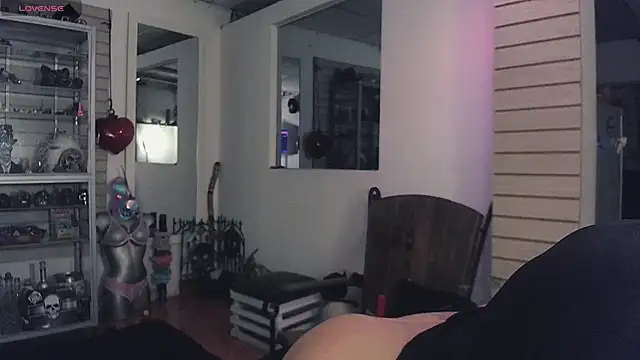 xinamora online show from 7, 11, 2025