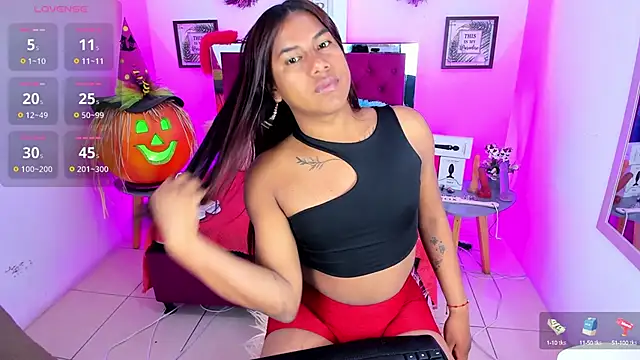 Khloee f w online show from 6, 10, 2025