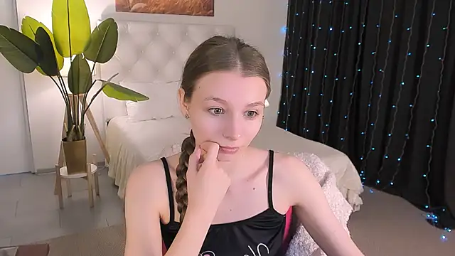 Snapshot of JulieDaniel chatting on 28, 4, 2026 JulieDaniel online show from 28, 4, 2026