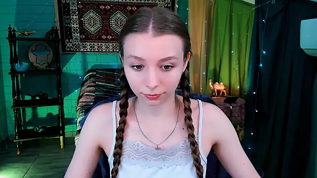 Snapshot of JulieDaniel chatting on 18, 5, 2026 JulieDaniel online show from 18, 5, 2026