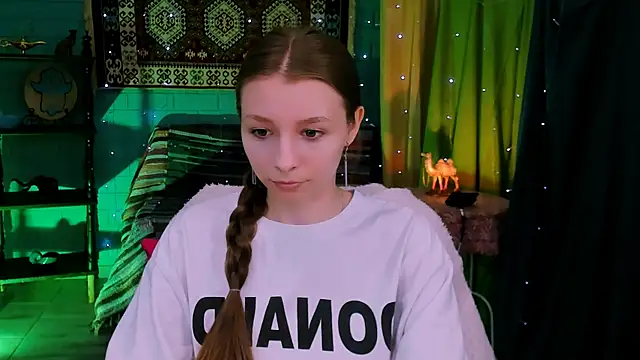 Snapshot of JulieDaniel chatting on 11, 6, 2026 JulieDaniel online show from 11, 6, 2026