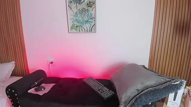 NicolWhite online show from 3, 10, 2025