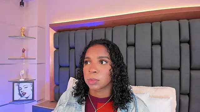 LisaMendez online show from 9, 10, 2025