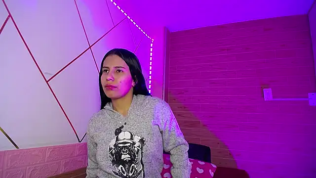 isabella rossee online show from 25, 11, 2025