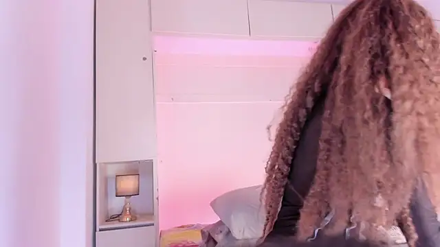 Snapshot of JoyceBlake chatting on 4, 2, 2026 JoyceBlake online show from 4, 2, 2026