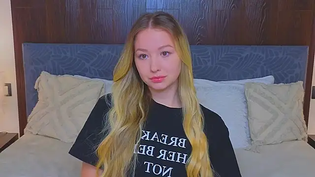 Snapshot of LeeAmy chatting on 2, 10, 2025 LeeAmy online show from 2, 10, 2025