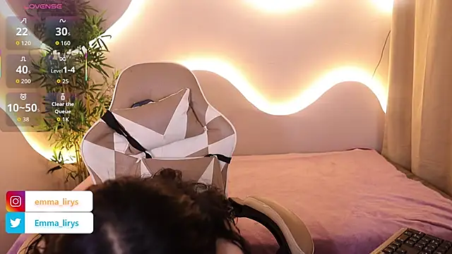 Emma and Issac online show from 15, 10, 2025