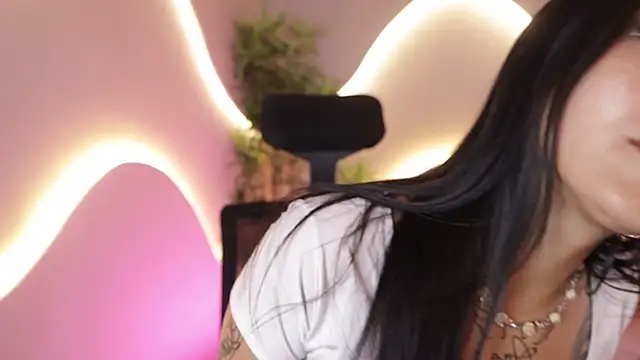 Emma and Issac online show from 7, 4, 2026