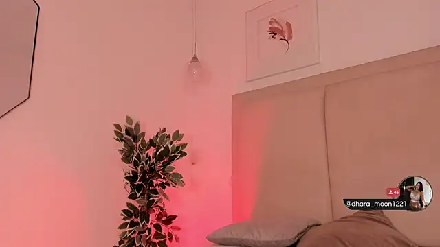 Snapshot of Dhara_moon chatting on 8, 10, 2025 Dhara moon online show from 8, 10, 2025