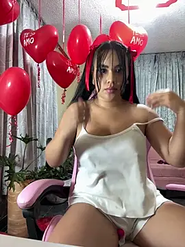 Snapshot of laure_torres chatting on 4, 2, 2026 laure torres online show from 4, 2, 2026