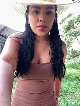 Snapshot of laure_torres chatting on 7, 2, 2026 laure torres online show from 7, 2, 2026