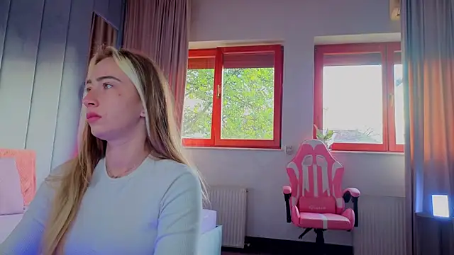 Reina Cummings online show from 25, 10, 2025