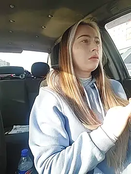 Reina Cummings online show from 6, 3, 2026