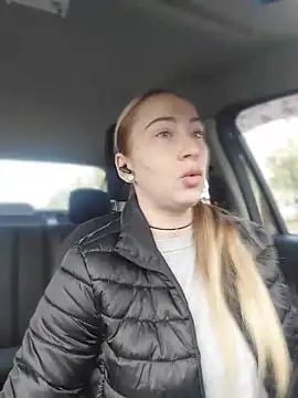 Reina Cummings online show from 17, 4, 2026