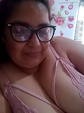 Snapshot of ladytropical1 chatting on 18, 12, 2025 ladytropical1 online show from 18, 12, 2025