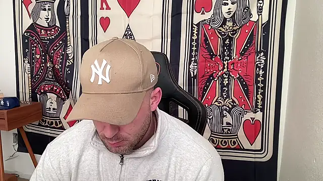 brettmycles28 online show from 20, 12, 2025