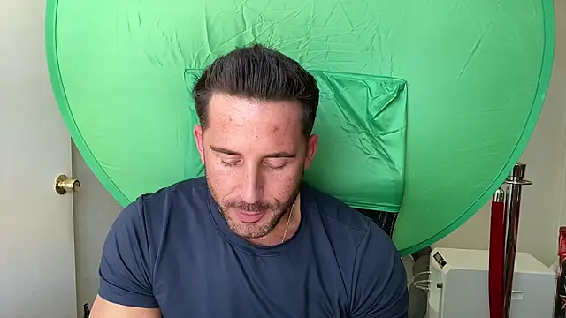 Snapshot of brettmycles28 chatting on 27, 5, 2026 brettmycles28 online show from 27, 5, 2026