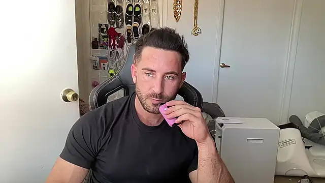 Snapshot of brettmycles28 chatting on 25, 6, 2026 brettmycles28 online show from 25, 6, 2026