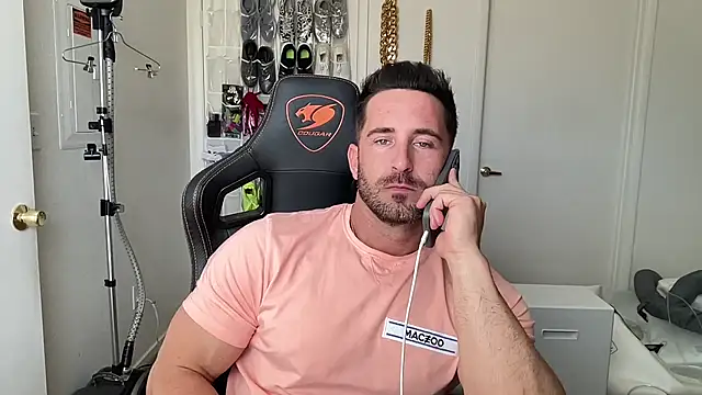Snapshot of brettmycles28 chatting on 25, 7, 2026 brettmycles28 online show from 25, 7, 2026