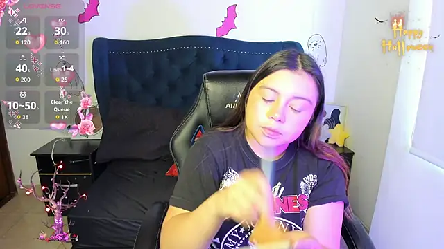 LucyPetit online show from 3, 11, 2025