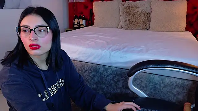 Snapshot of ZaraGold chatting on 22, 12, 2025 ZaraGold online show from 22, 12, 2025