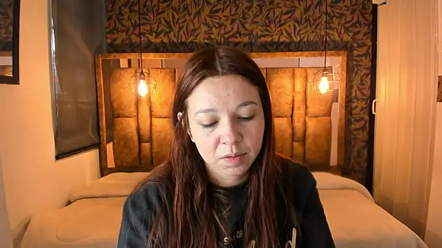 Isa Thompson   online show from 22, 12, 2025