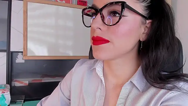 IsisNoir online show from 6, 3, 2026