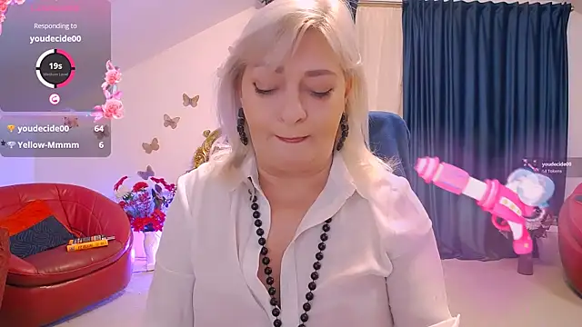 Snapshot of HypnotikCate chatting on 23, 2, 2026 HypnotikCate online show from 23, 2, 2026