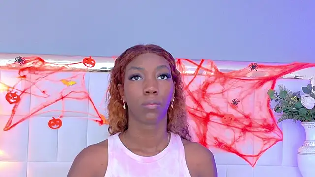 MadeleineHocker online show from 22, 10, 2025