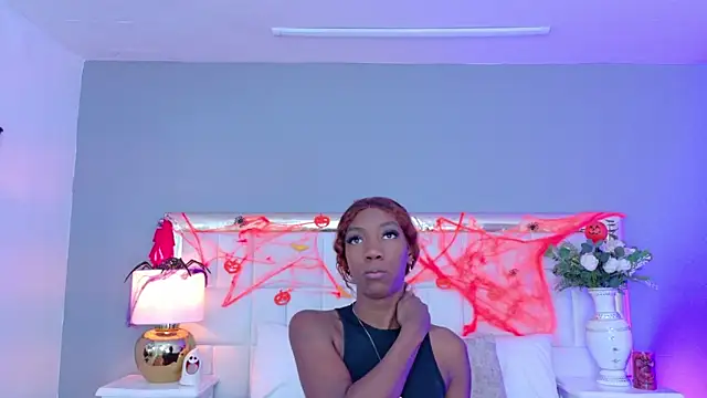 MadeleineHocker online show from 23, 10, 2025